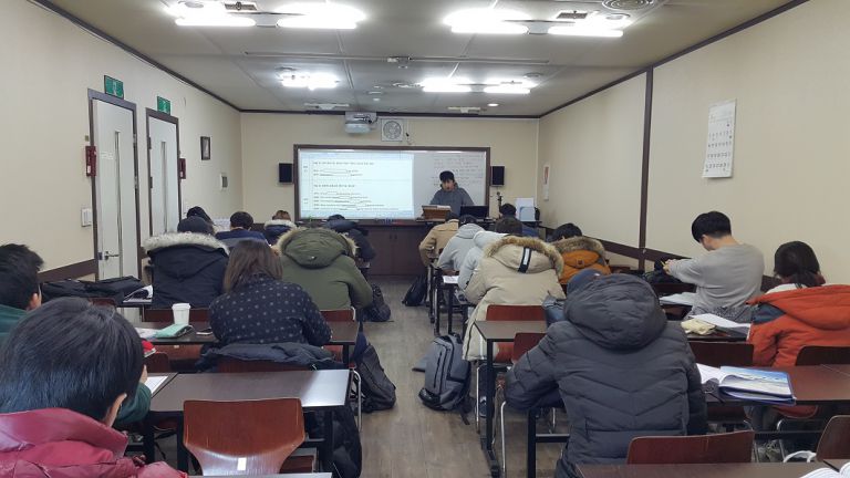 진지한 수업 분위기